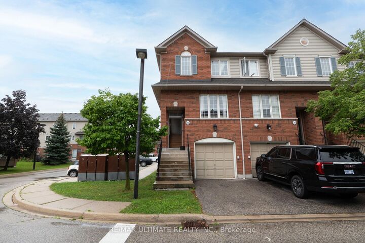Property Photo: 4950 Albina Way 72 ON L4Z 4J7