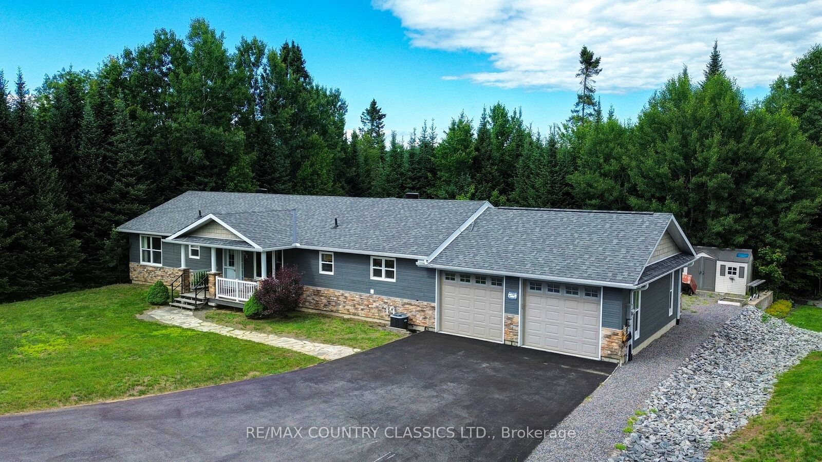 Property Photo: 42 Nicklaus Drive ON K0L 1C0