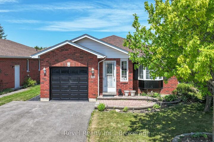 Property Photo:  332 Mary Street W  ON K9V 5X5 