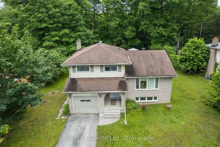 Property Photo: 525 Whites Road ON K8V 5P8