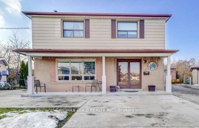 Property Photo: 6 Monaco Court ON M3N 1R8
