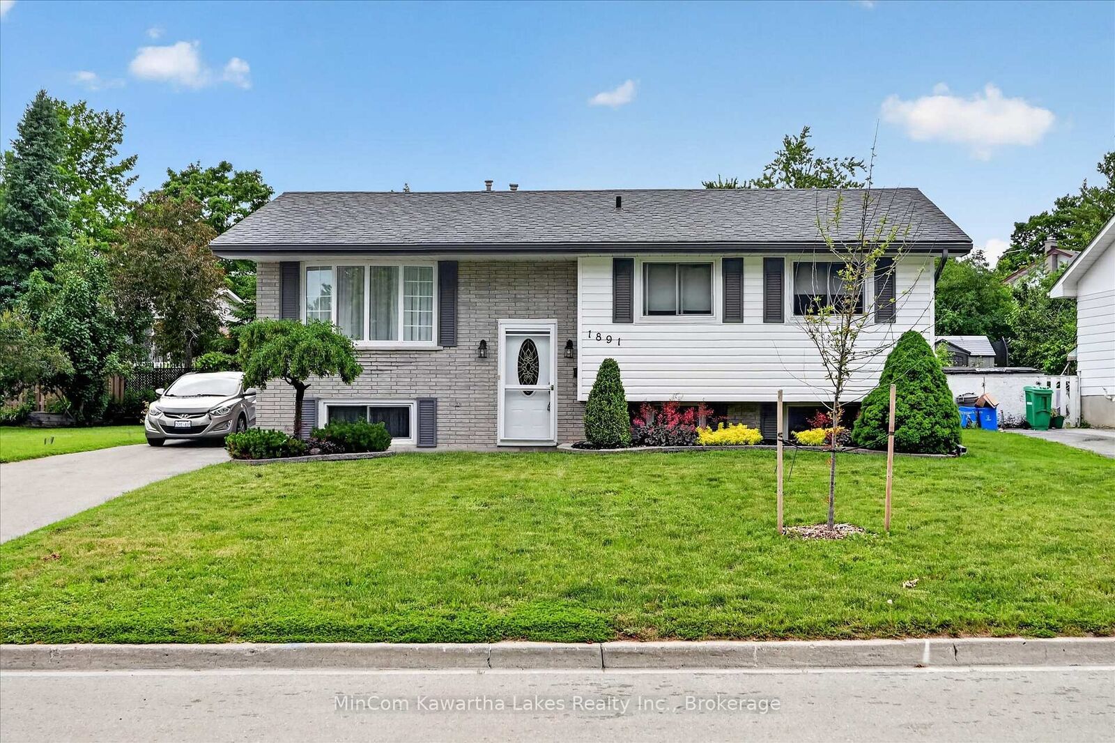 Property Photo:  1891 Croftdale Crescent  ON K9K 1J7 