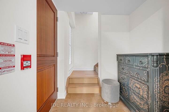 Property Photo: 761 Bay Street Th07 ON M5G 2R2