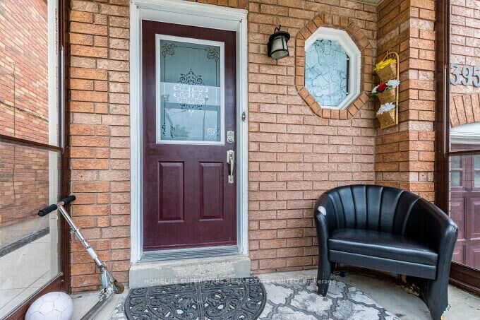 Property Photo: 3953 Manatee Way ON L5M 6P6