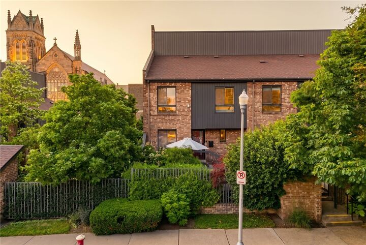 Property Photo:  46 Foster Square  PA 15212 