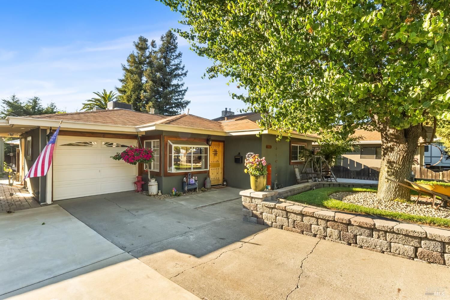 Property Photo: 613 N Adams Street CA 95620