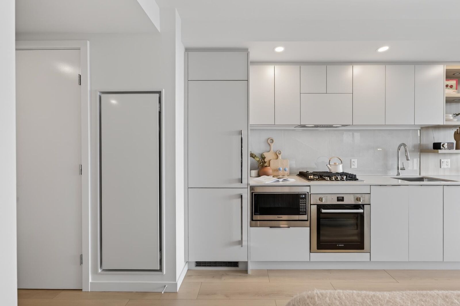 Property Photo: 311 Alderson Avenue 1509 BC V3K 0K3