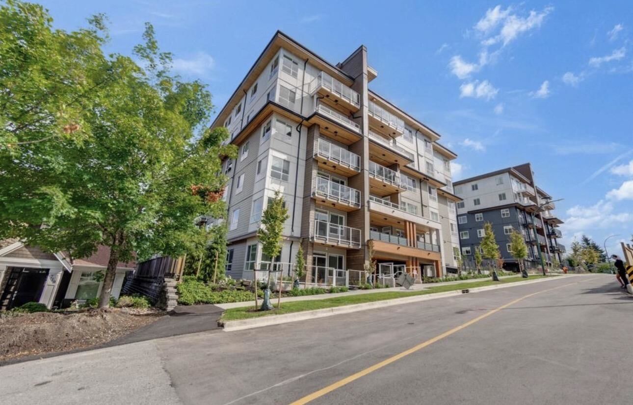 Property Photo:  723 Grover Avenue  BC V3J 0L9 