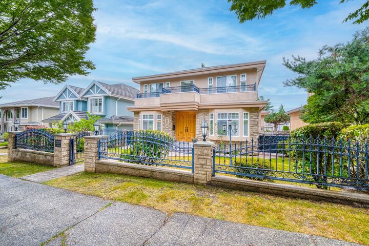 Property Photo: 2420 Scarboro Avenue BC V5P 2L4