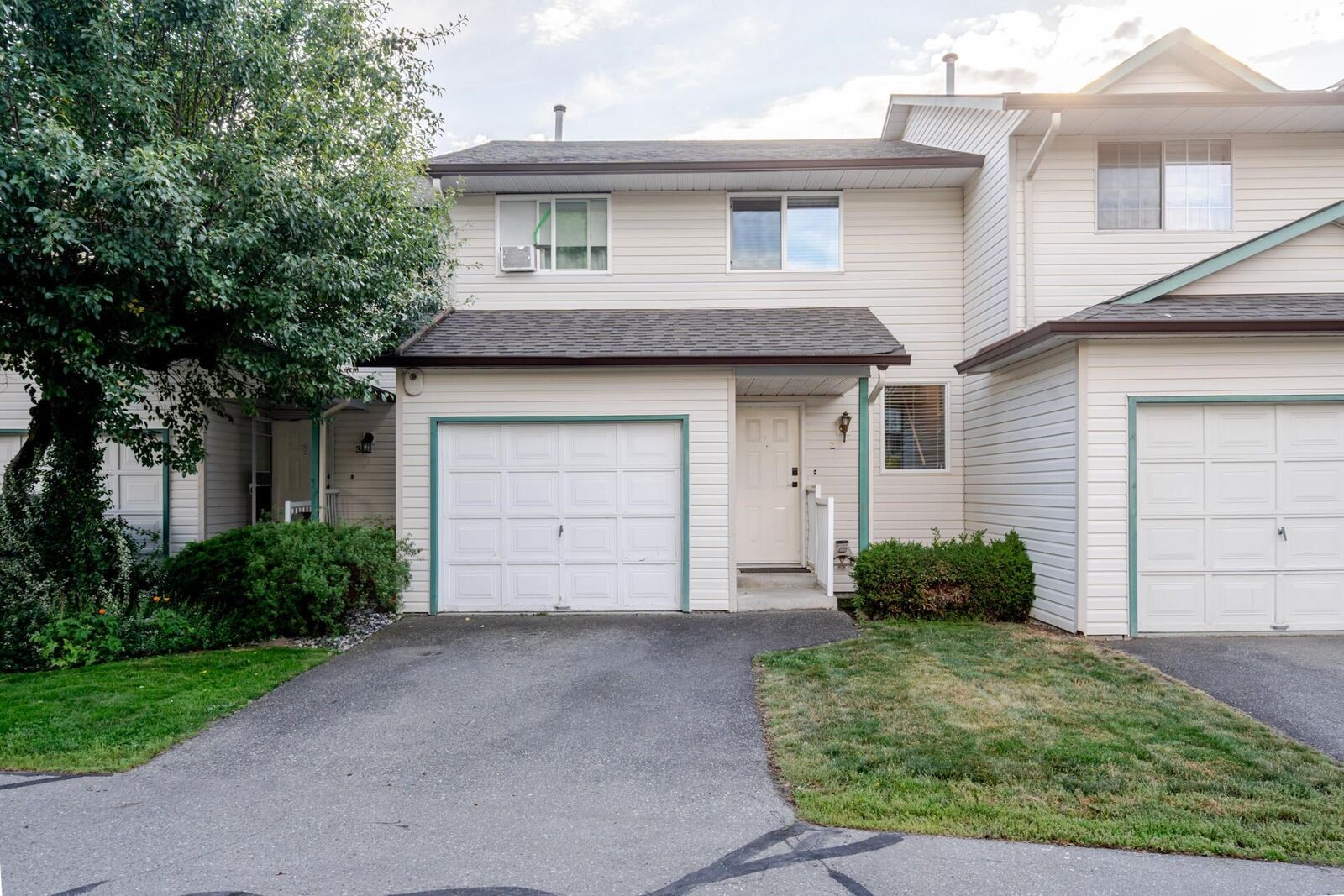 Property Photo:  45640 Storey Avenue 2  BC V2R 3C5 