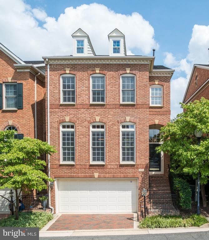 Property Photo:  1685 Hunting Creek Drive  VA 22314 
