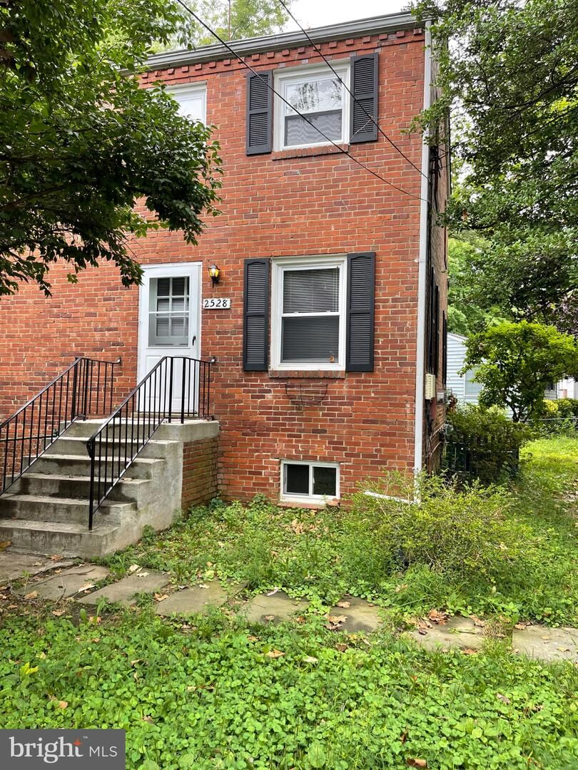 Property Photo:  2528 N Winchester Street  VA 22213 