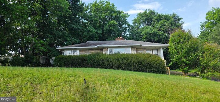 Property Photo:  104 E South Street  VA 22664 