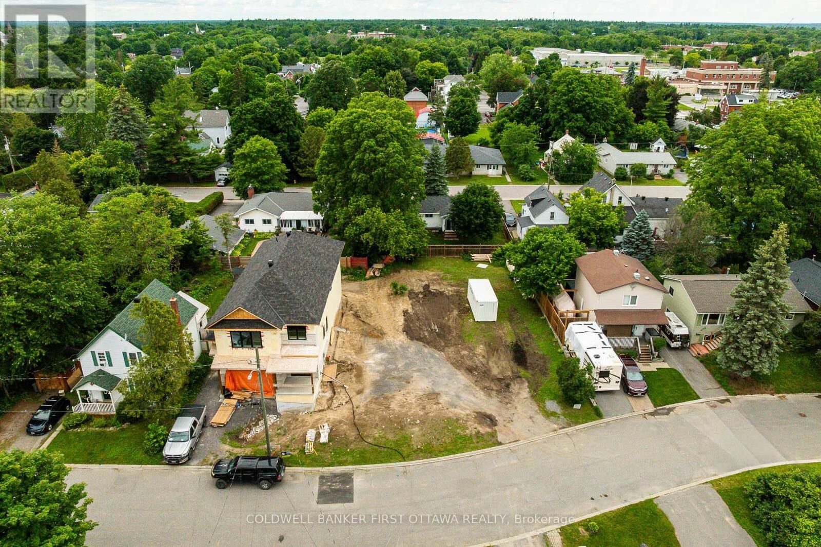 Property Photo: 165 King Street ON K7C 1G5