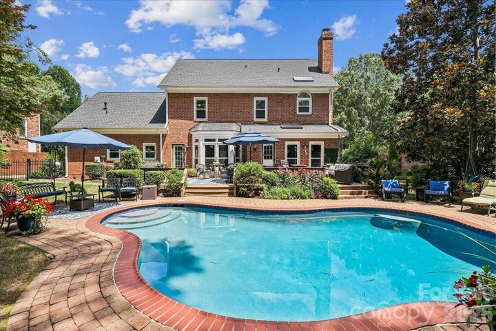 Property Photo: 10516 Hollybrook Drive NC 28277