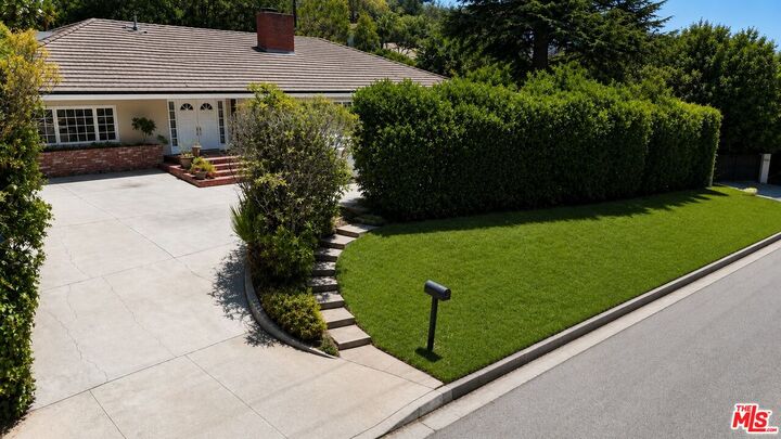Property Photo:  1902 Coldwater Canyon Dr  CA 90210 