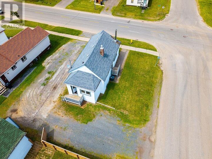 Property Photo:  600 Mary St. W.  ON P7E 4L4 