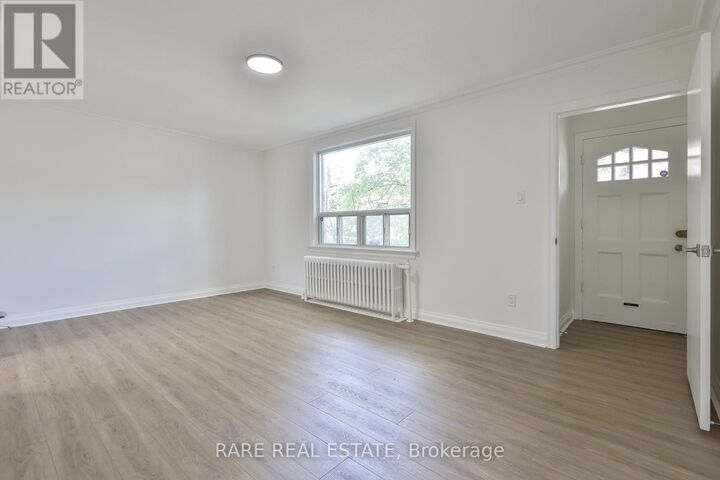 Property Photo:  2367 1/2 Queen Street B  ON M4E 1H2 