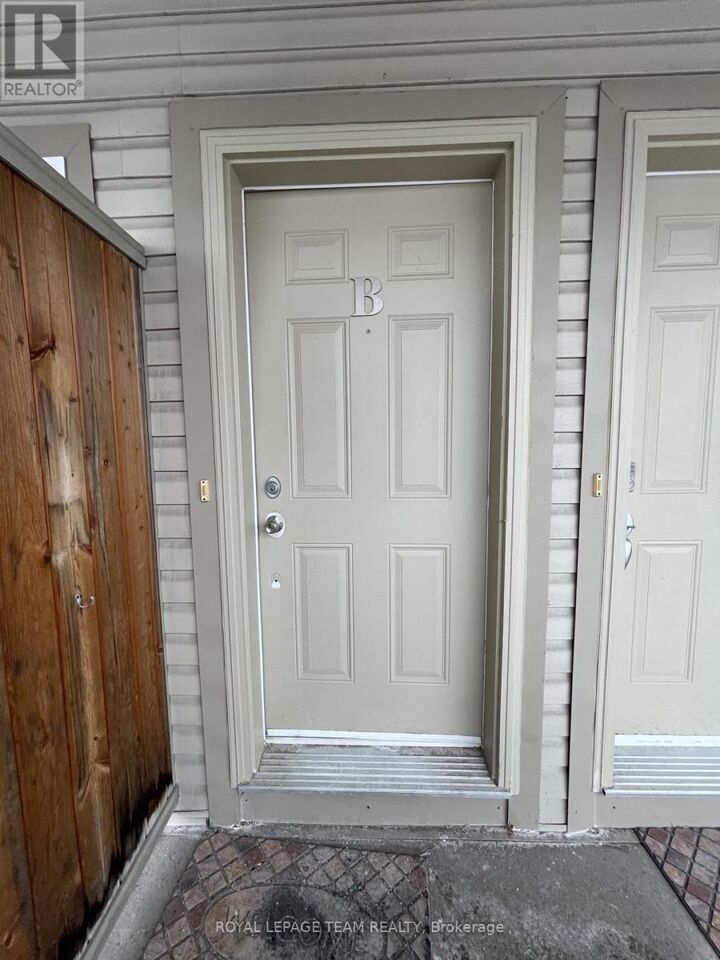 Property Photo:  139 Oldfield Street B  ON K2G 7C7 