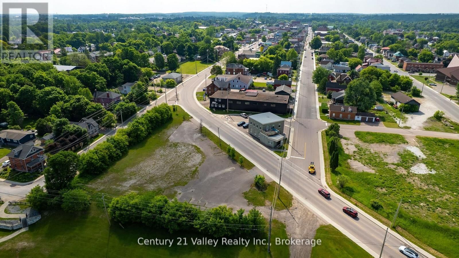 Property Photo:  20 Bridge Street  ON K7V 3R2 