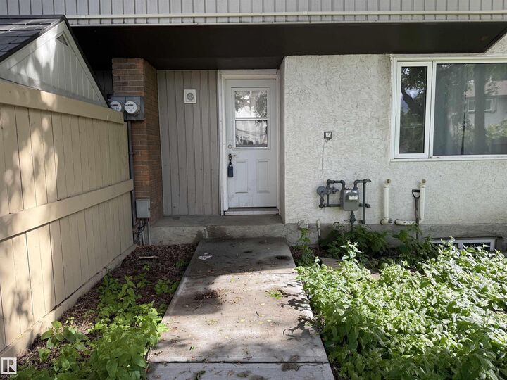 Property Photo:  8010 141 Avenue NW 10  AB T5C 2N9 
