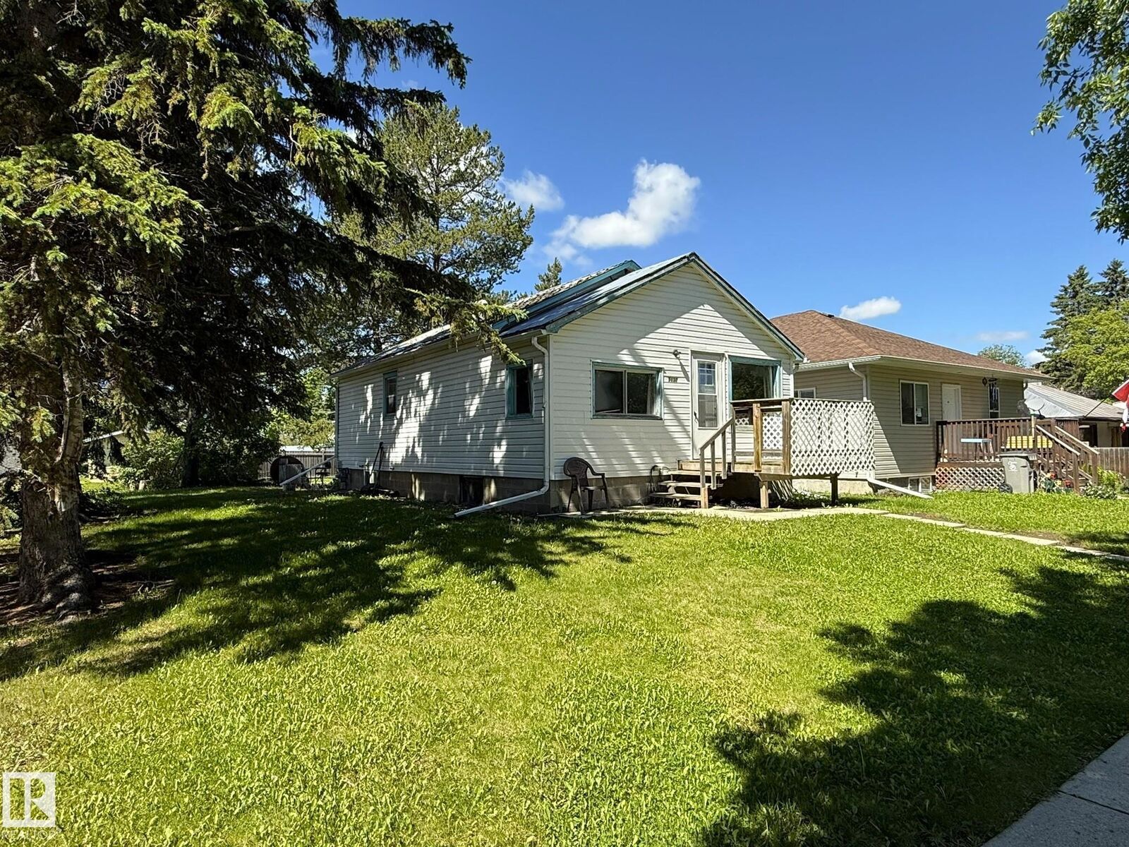 Property Photo:  5132 52 Street  AB T0C 2T0 