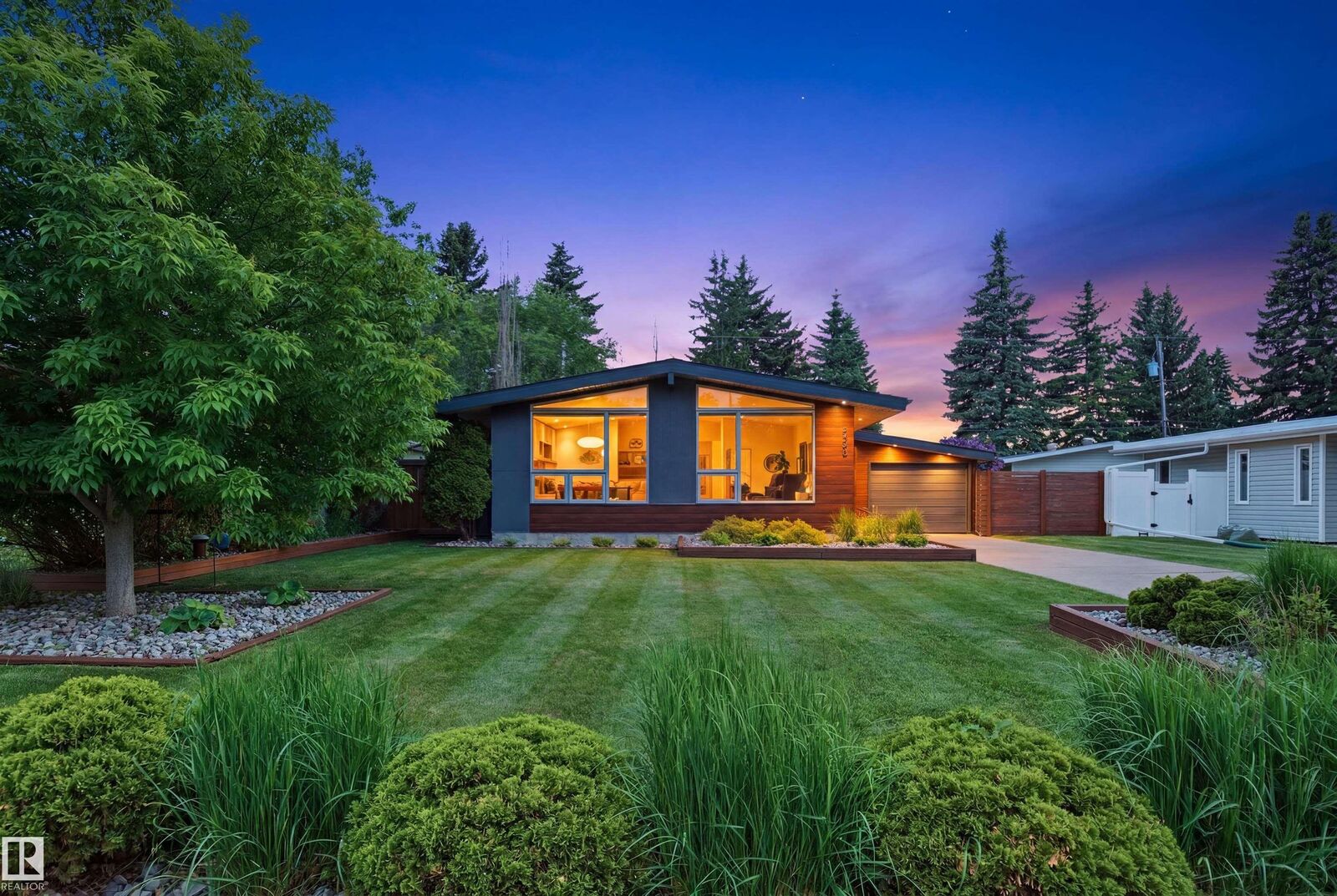 Property Photo:  6905 102A Avenue NW  AB T6A 0S1 