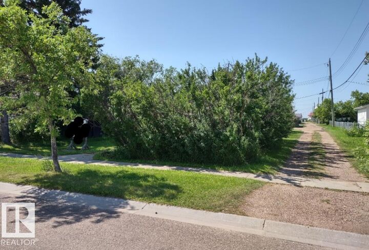 Property Photo:  4927 50 Ave  AB T0B 0W0 
