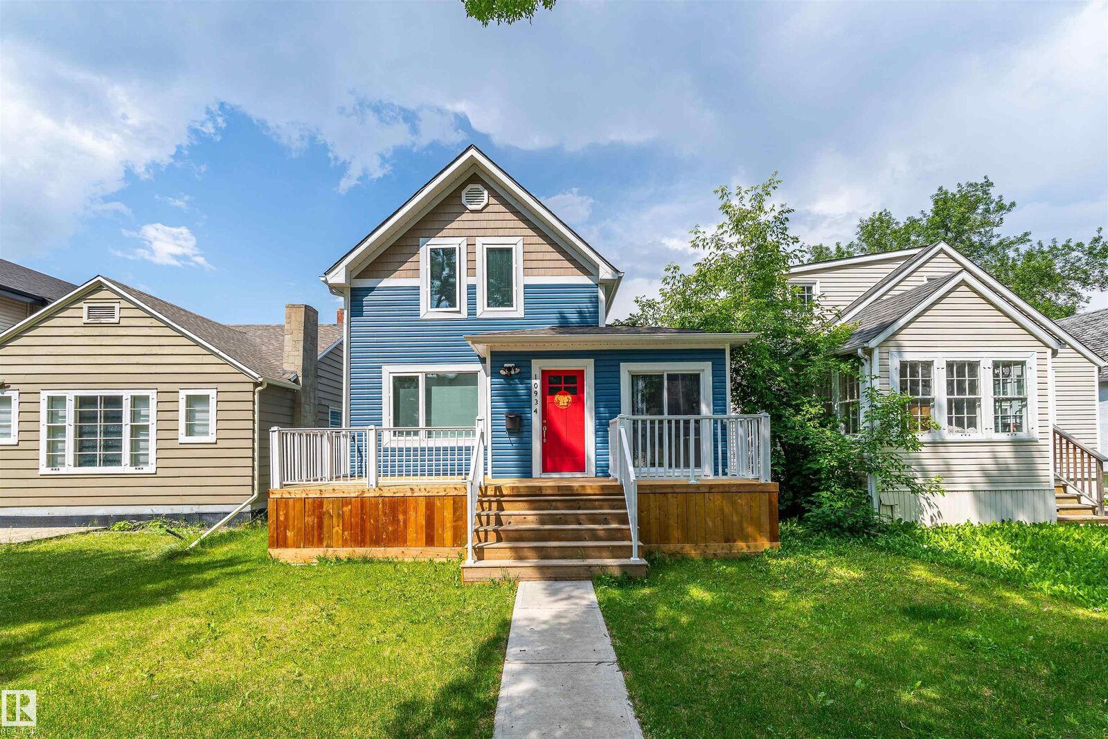 Property Photo:  10934 80 Avenue NW  AB T6G 0R1 