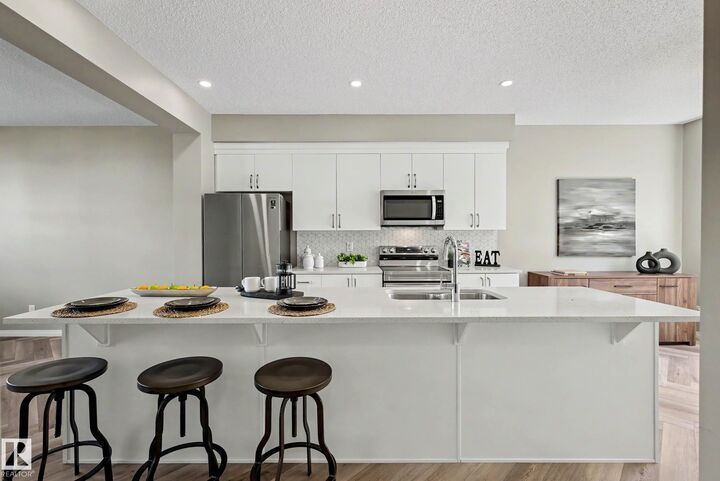 Photo de la propriété:  2072 Wonnacott Way SW 53  AB T6X 2V7 