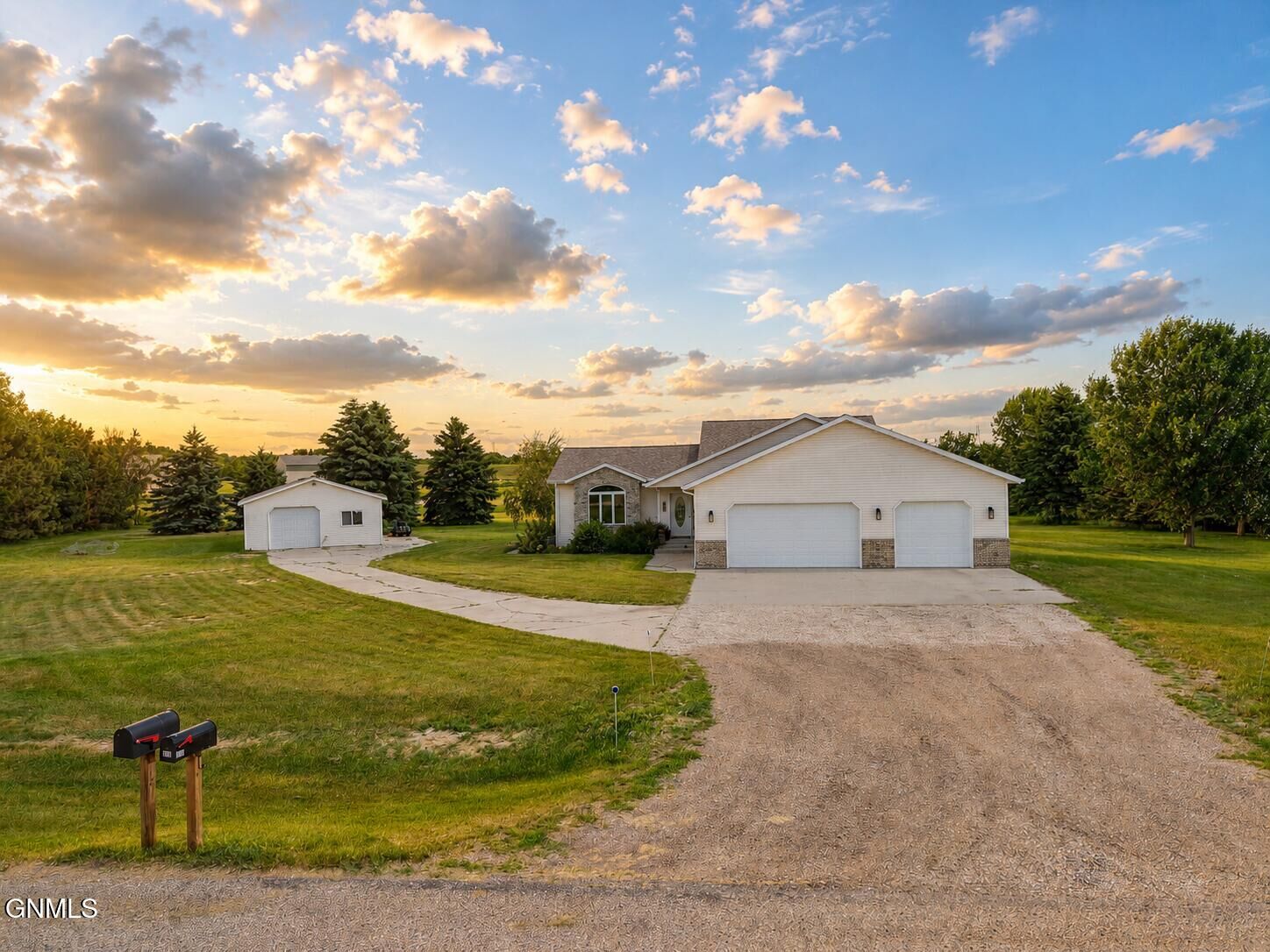 Property Photo: 520 Crestland Place ND 58503