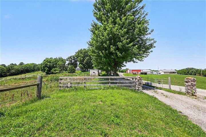 Property Photo:  9220 NW N Highway  MO 64153 