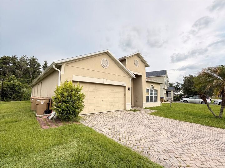Property Photo: 2605 Eagle Cliff Drive FL 34746