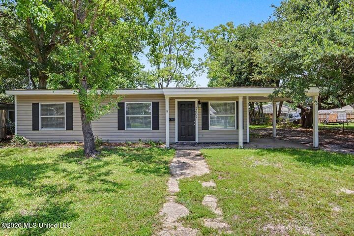Property Photo: 2607 Avenue B MS 39567
