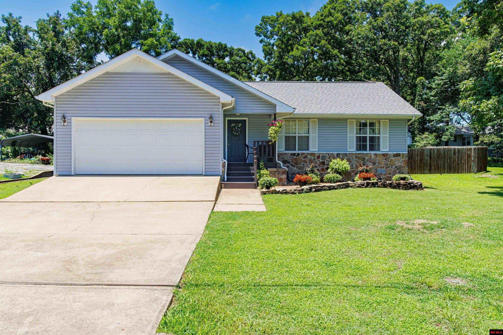 Property Photo:  1028 Connie Street  AR 72653 