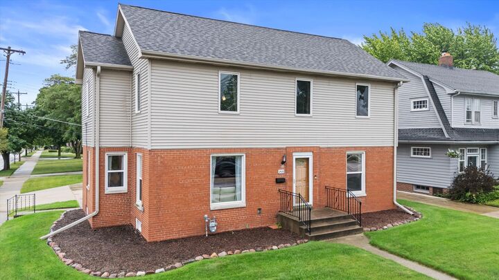 Property Photo: 2925 N Main St WI 53402