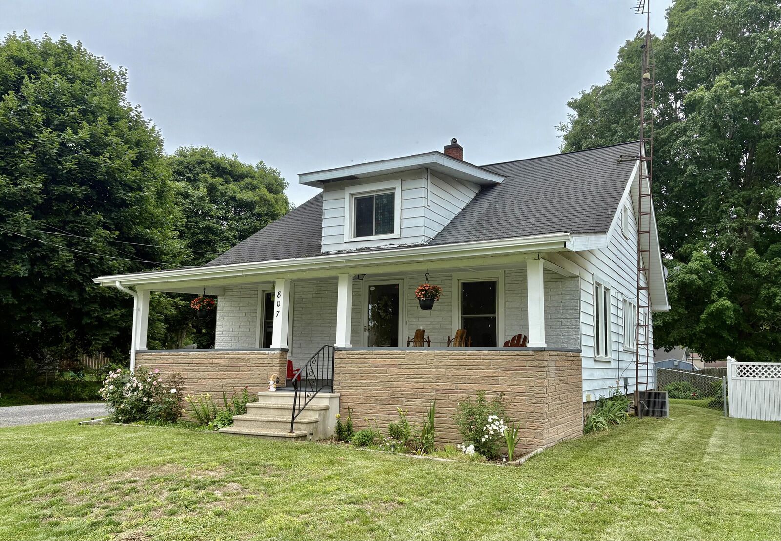Property Photo:  807 Concord Boulevard  MI 49202 