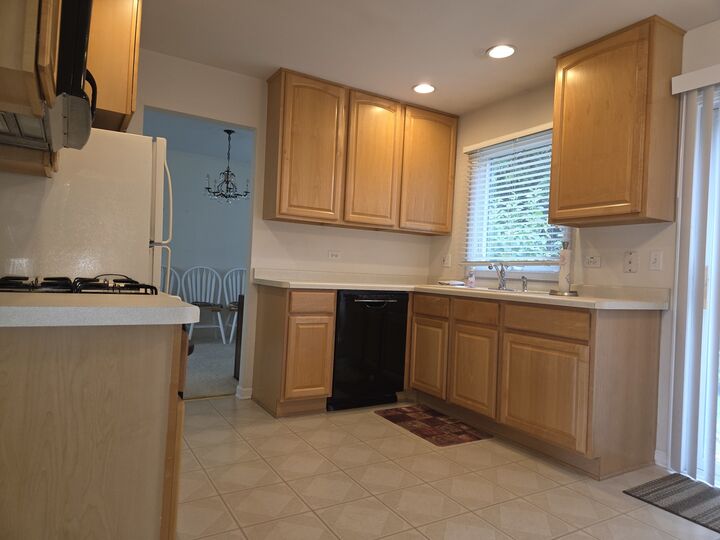 Property Photo:  212 N Walnut Lane N  IL 60194 