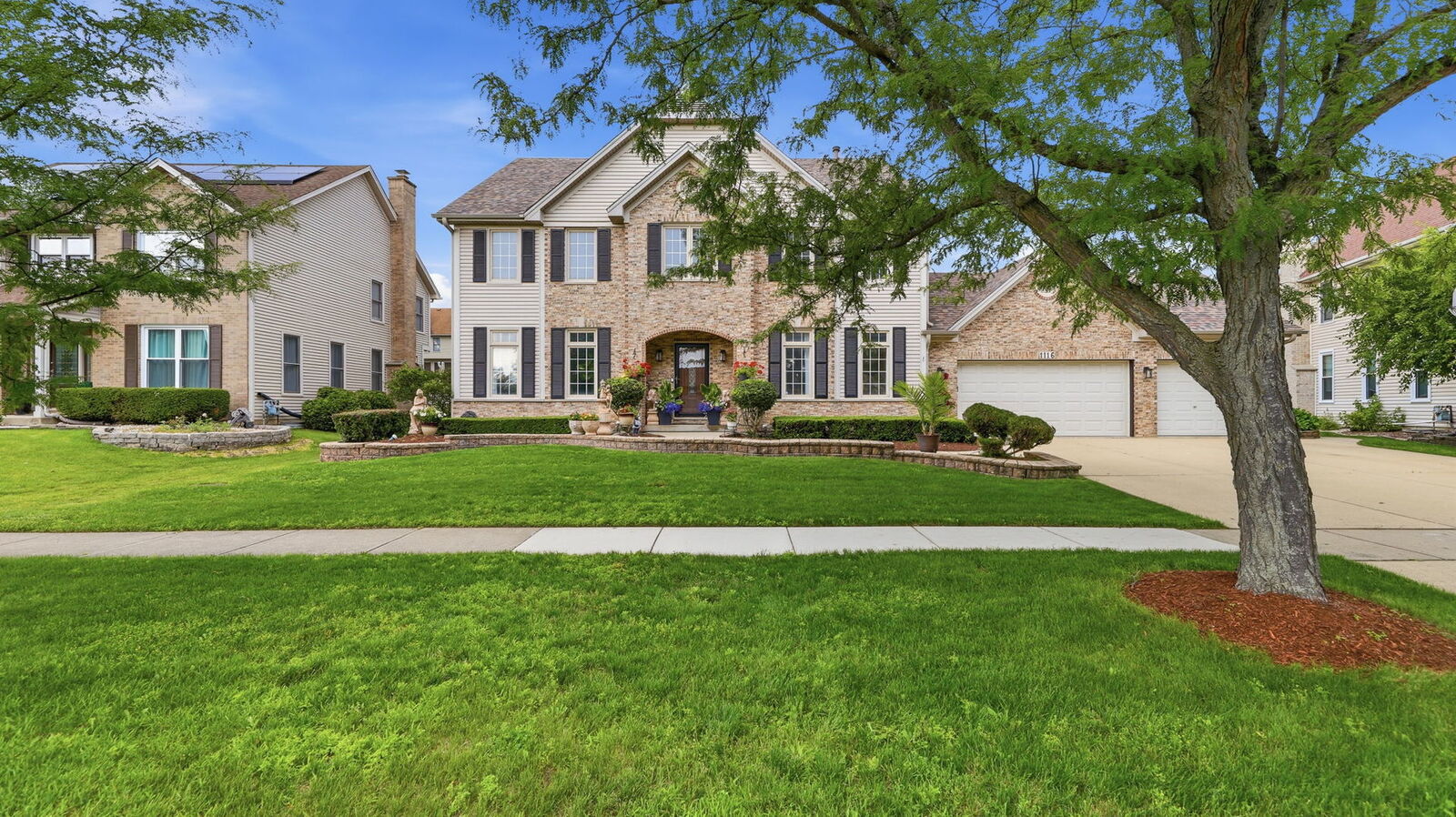 Property Photo:  1116 Adler Street  IL 60188 