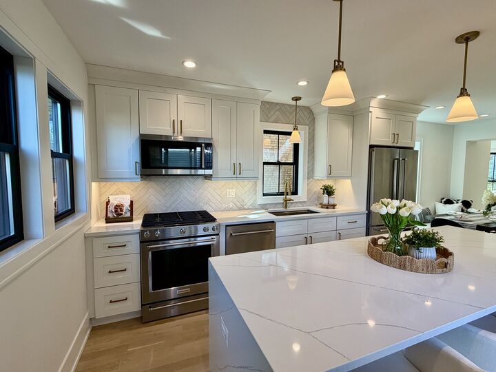 Property Photo:  6217 N Leona Avenue  IL 60646 