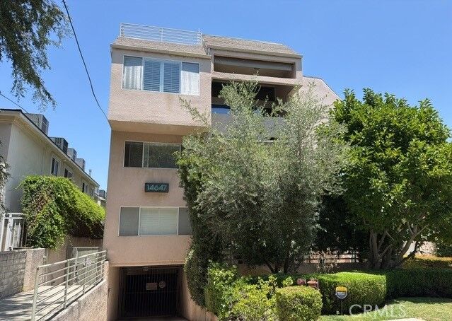 Property Photo:  14647 Dickens 8  CA 91403 