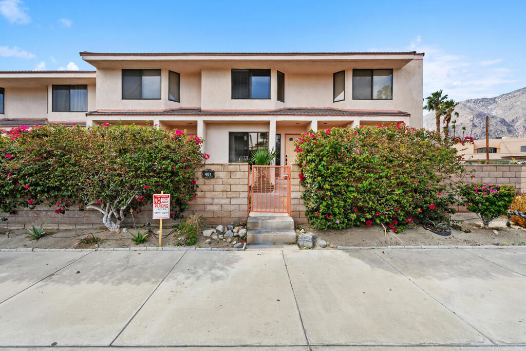 Property Photo: 401 E Vista Chino 6 CA 92262