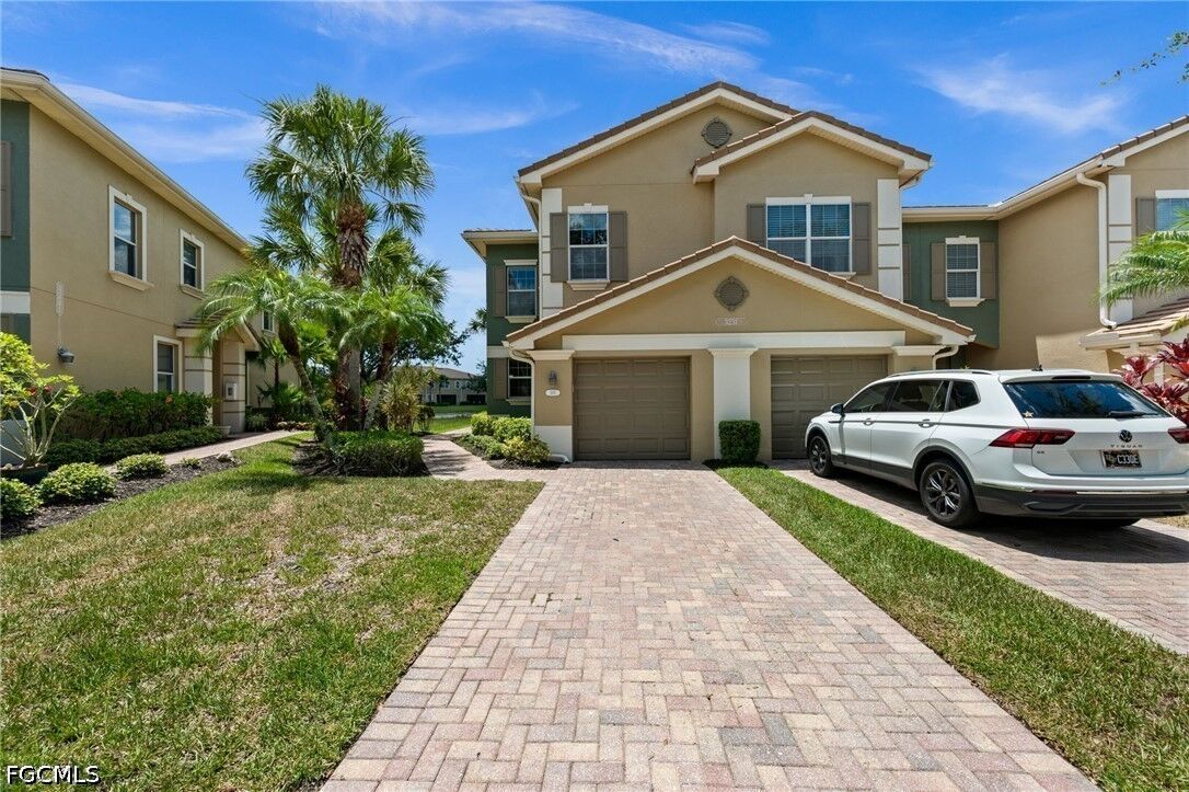 Property Photo:  3231 Cottonwood Bend 301  FL 33905 