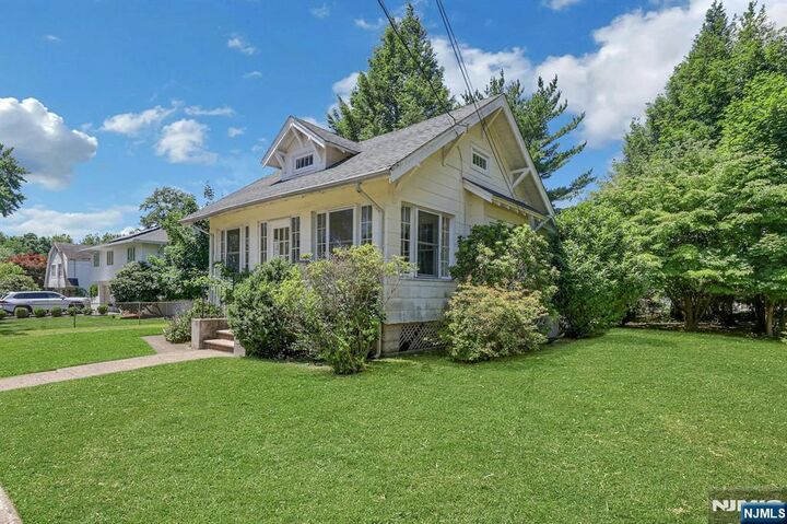 Property Photo:  122 Washington Avenue  NJ 07646 
