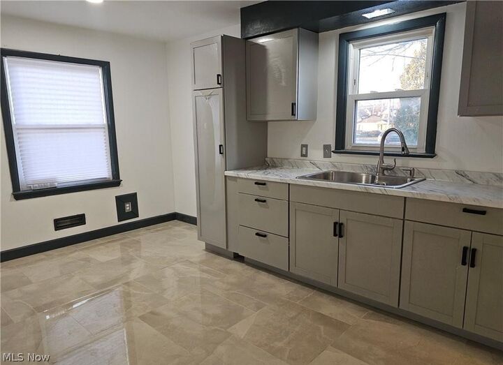 Property Photo:  4063 E 148th Street  OH 44128 