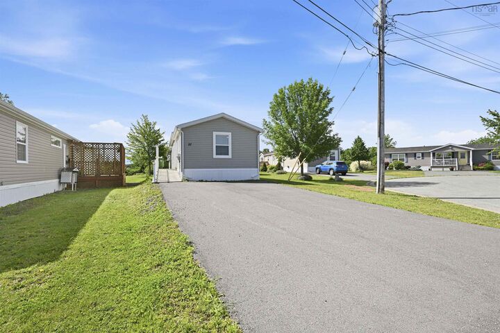 Property Photo:  27 Annie May Court  NS B0N 2T0 