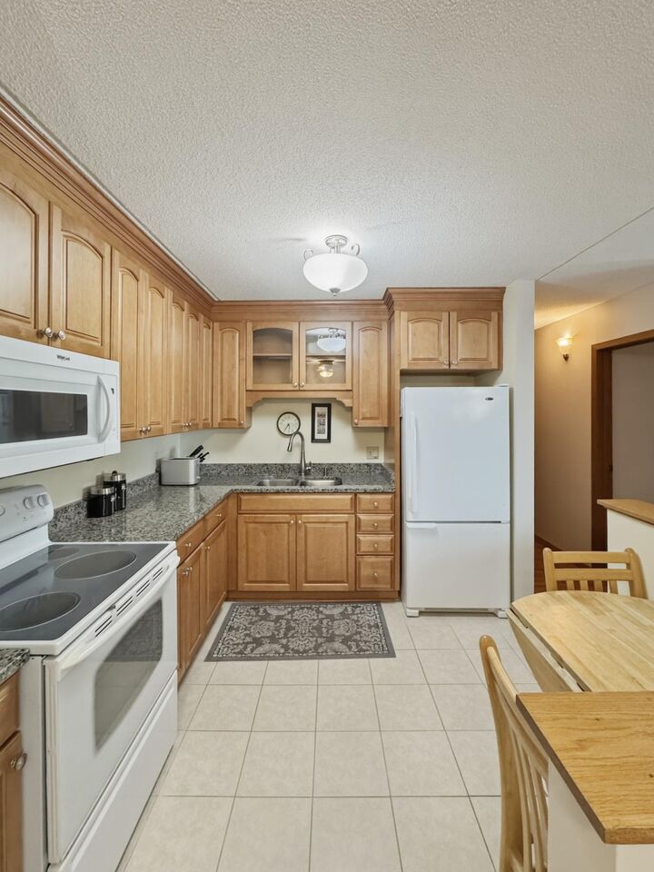 Property Photo:  2601 Kenzie Terrace 230  MN 55418 