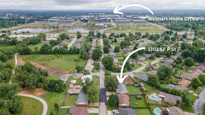 Property Photo:  1703 SE P Street  AR 72712 