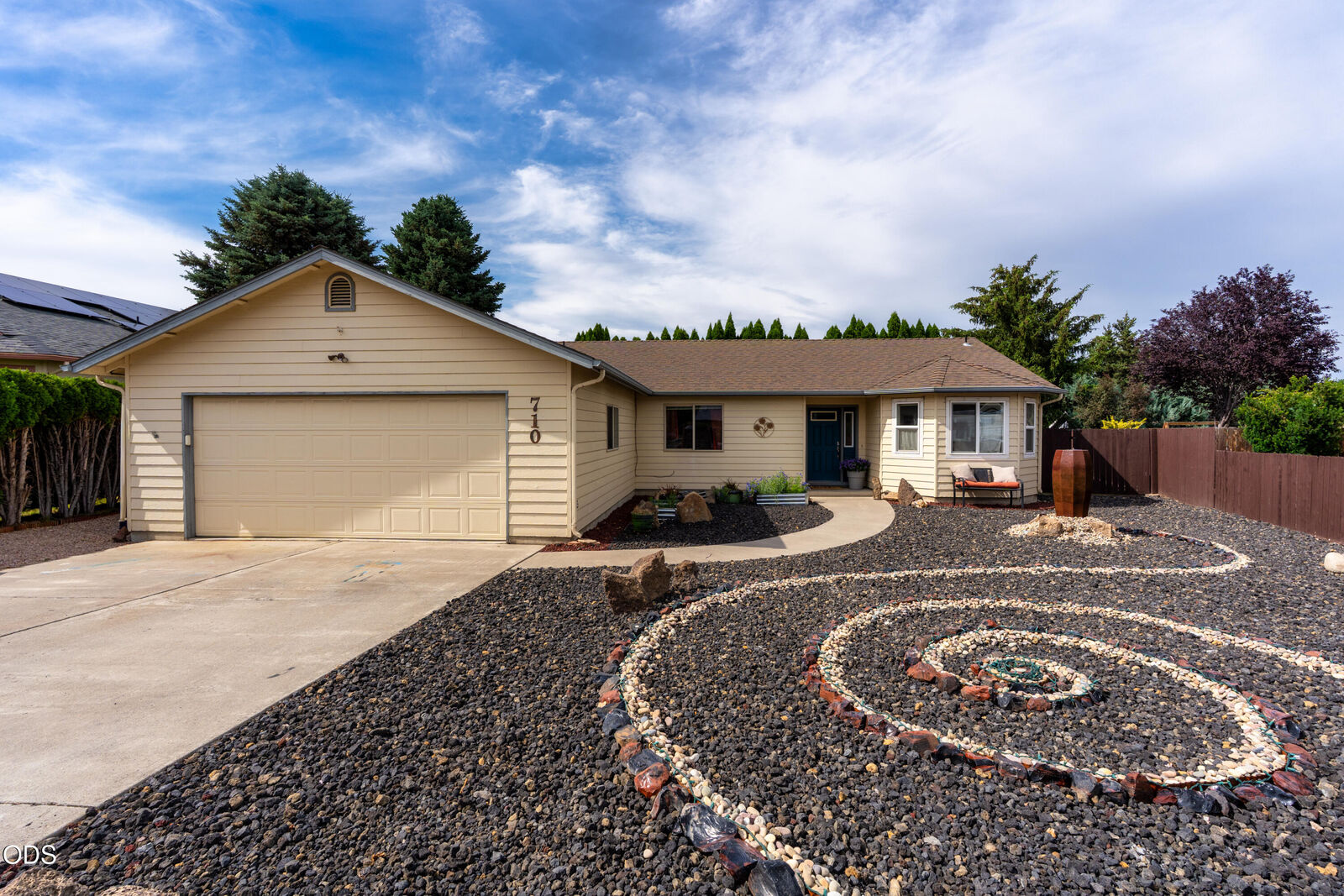 Property Photo:  710 NW 21st Court  OR 97756 