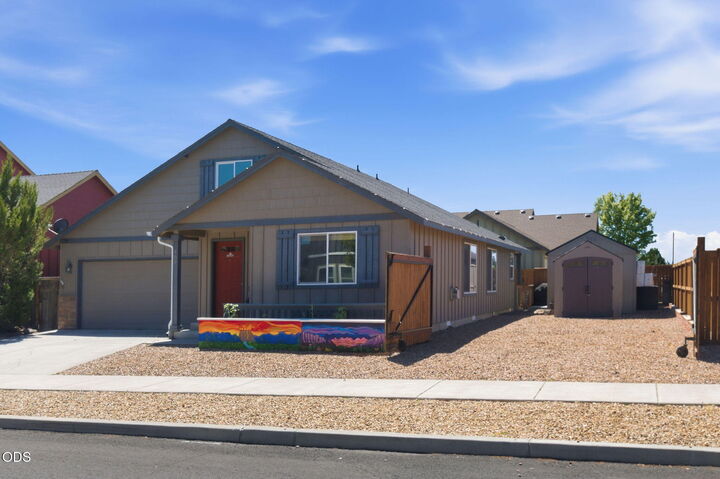 Property Photo:  469 NW 24th Place  OR 97756 